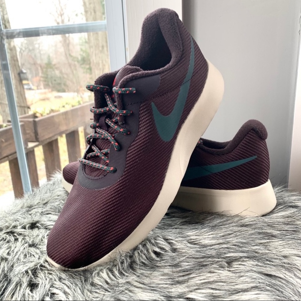 NEW Nike Tanjun sneakers eggplant dark green